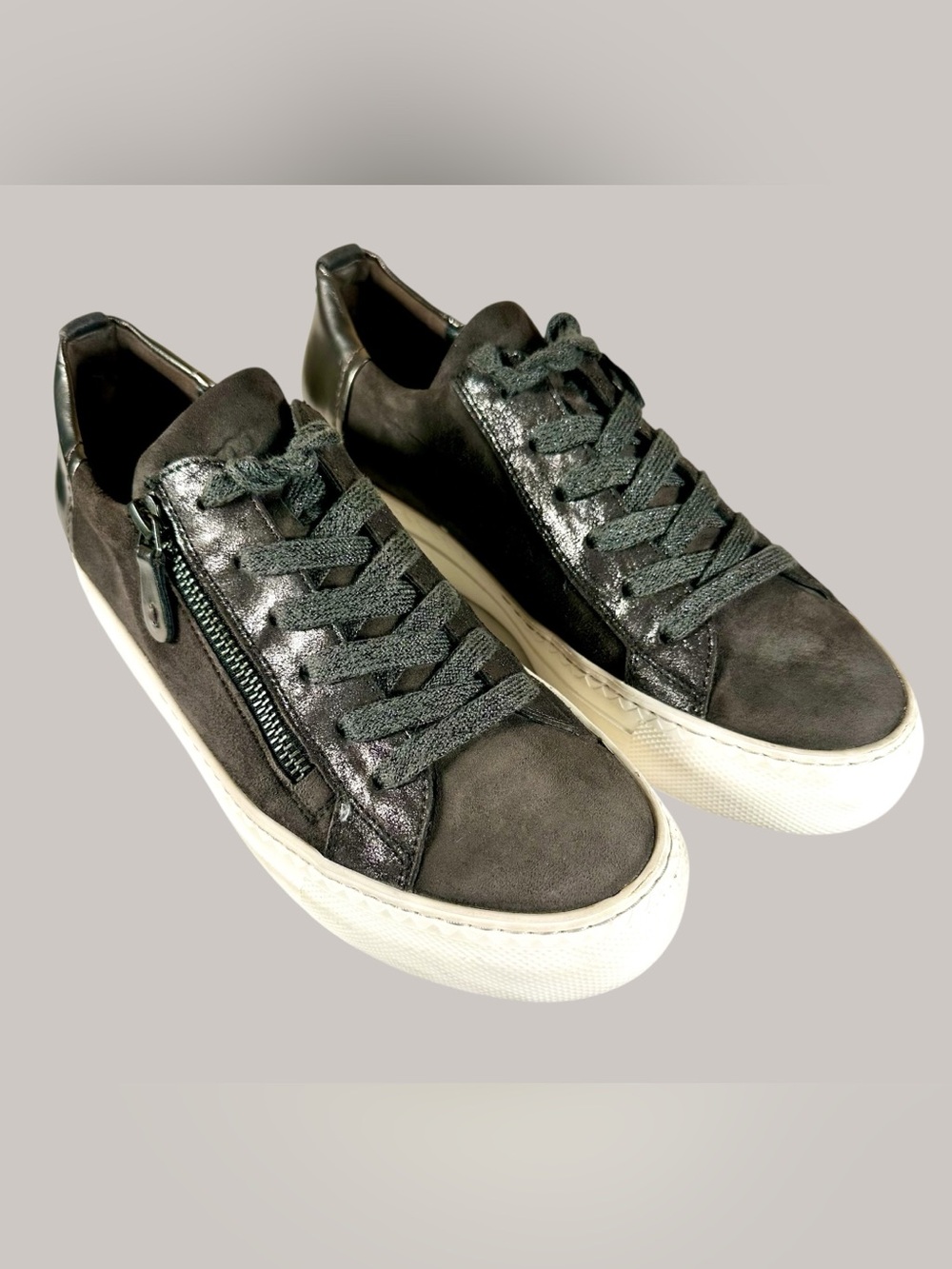 Paul Green Women’s Toby Low Top athletic sneakers